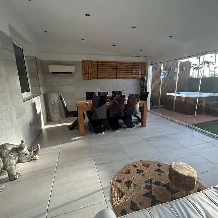 Afrika Con Jacuzzi *